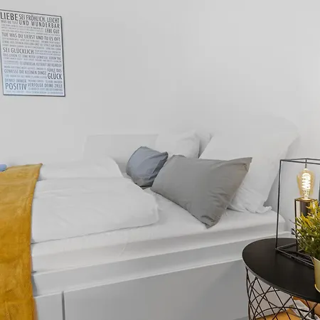 Apartamento Sonniges City-apartment Mit Südbalkon Und Parklatz Neusass