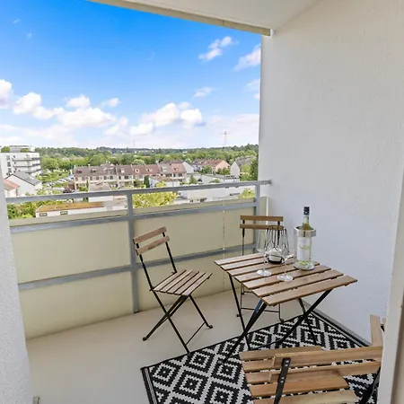 Sonniges City-apartment Mit Suedbalkon Und Parklatz Neusass