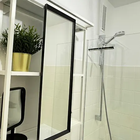 דירה Sonniges City-apartment Mit Suedbalkon Und Parklatz