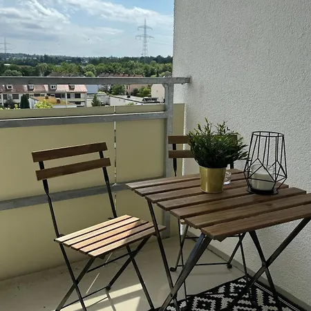 Sonniges City-apartment Mit Suedbalkon Und Parklatz Neusass