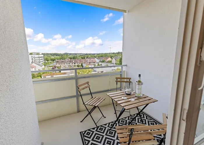 Sonniges City-apartment Mit Südbalkon Und Parklatz Neusass