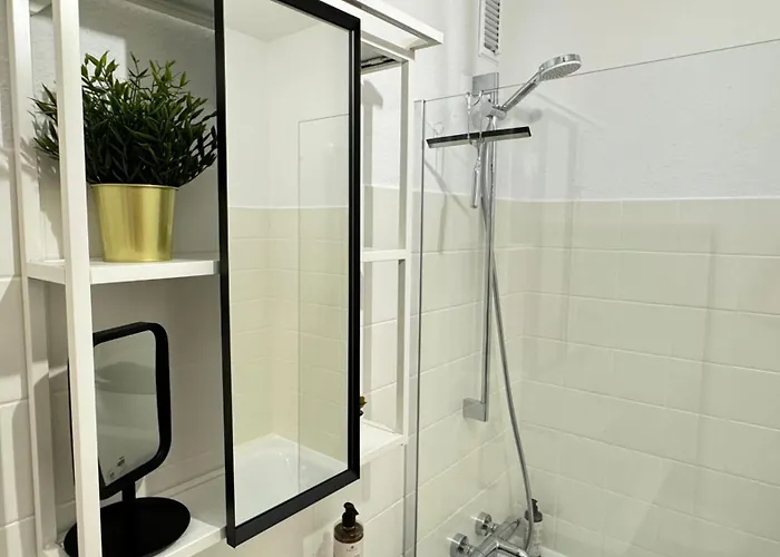 Apartamento Sonniges City-apartment Mit Südbalkon Und Parklatz Neusass