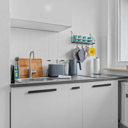 Sonniges City-apartment Mit Südbalkon Und Parklatz Apartment *