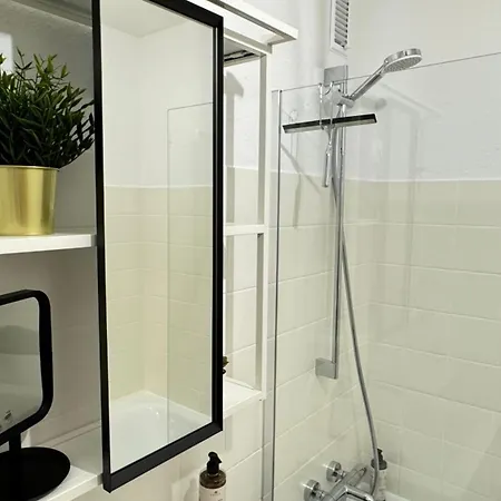 Apartman Sonniges City-apartment Mit Suedbalkon Und Parklatz Neusass