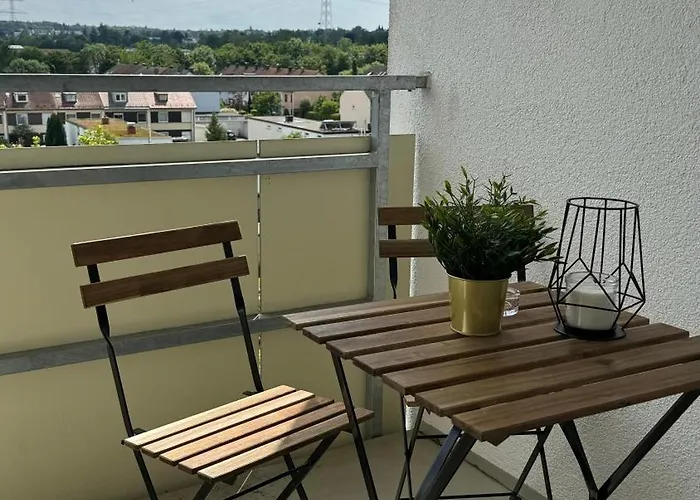 Sonniges City-apartment Mit Suedbalkon Und Parklatz Neusass